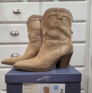 Universal Thread Light Brown Ankle Boots